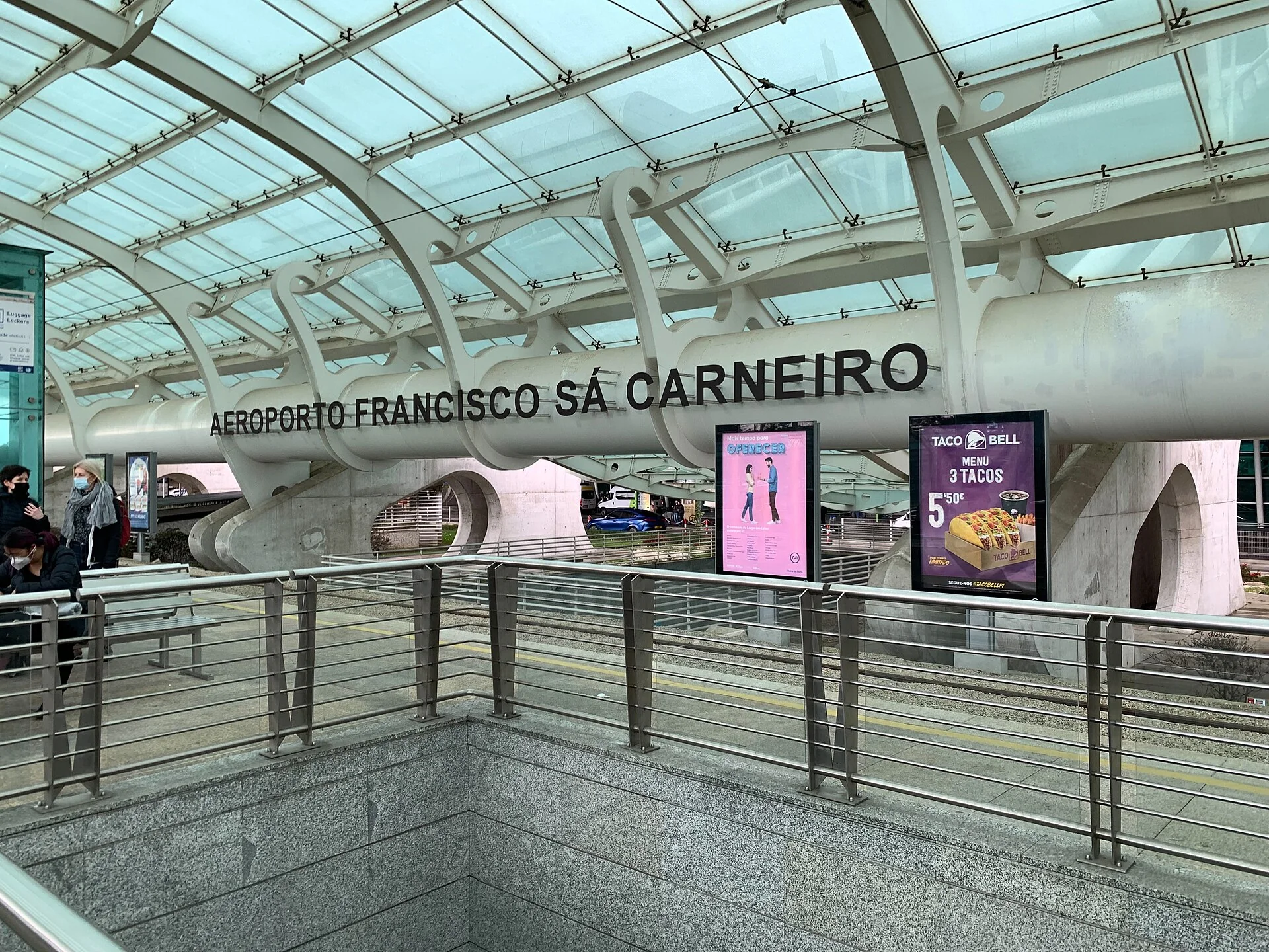 Entrada do Aeroporto Francisco Sá Carneiro, no Porto